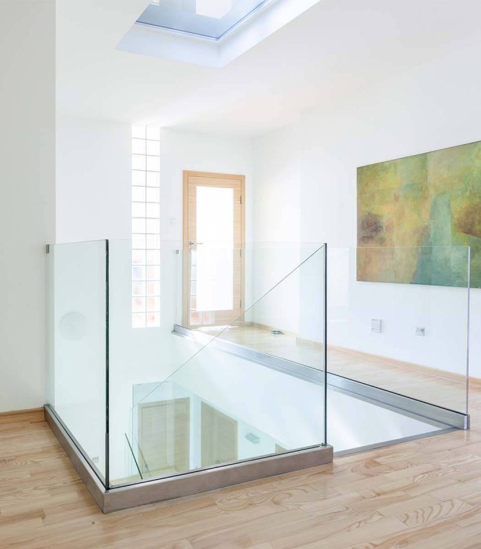 Balustrada szklana w listwie