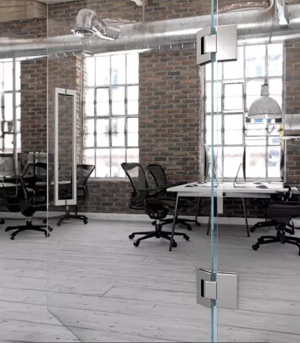 drzwi szklane z częścią stałą