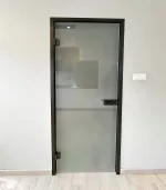 drzwi szklane z opaska - ościeżnica regulowana