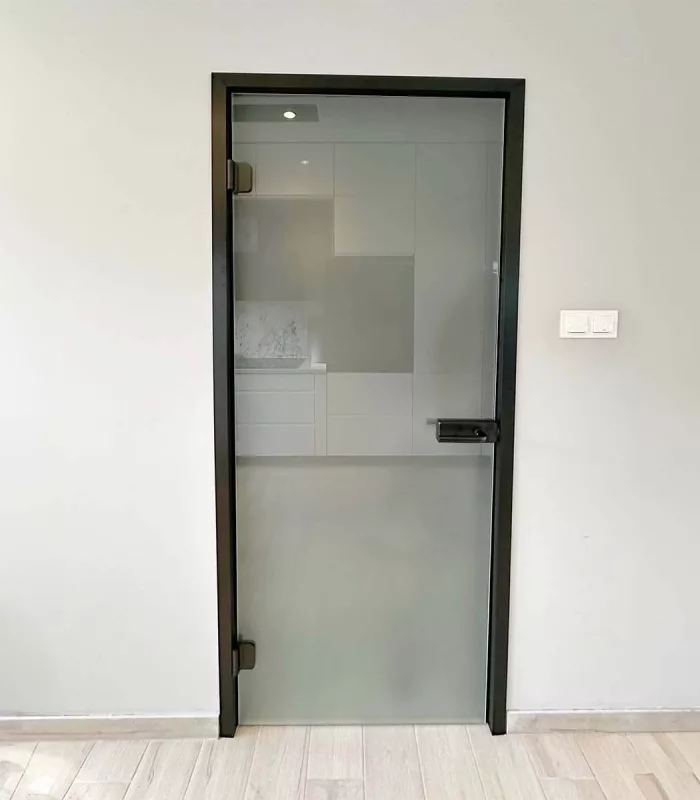 drzwi szklane z opaska - ościeżnica regulowana