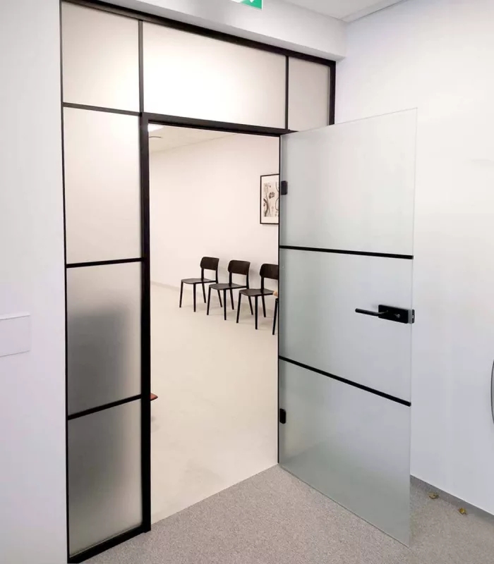 zabudowa szklana przychodnia (2) sklep