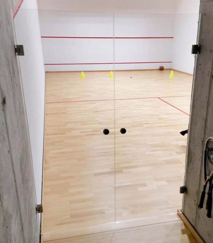 drzwi szklane bez ościeżnicy sala gimnastyczna